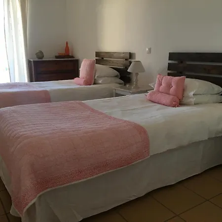 Casa Ortiga T3, Beco Palmeiras Villa